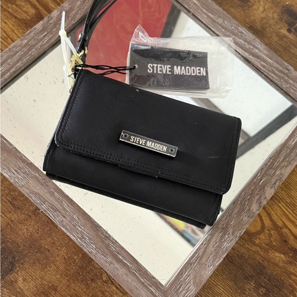 Steve Madden Handbags - Steve Madden Elegant Black Wallet